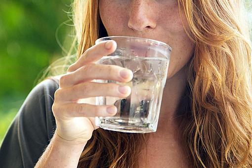 How to &quot;drink water&quot; at the right time Help with excretion - kidney health-464711935-56a9a3283df78cf772a91f9d.jpg