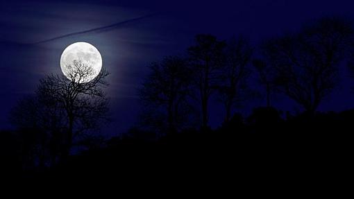 Rare 'blue moon' to enchant Halloween stargazers-_115140687_moonjohnmackle-002.jpg