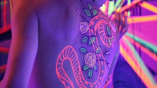 Could electric tattoos be the next step in body art?-_117743488_tattoobykaylanewell3-credit-kaylanewell.jpg