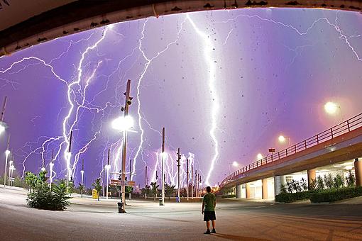 Medieval monks wrote a description of the mysterious lightning.-nasalightning.jpg