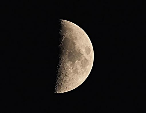 The country side of life.-800mm-moon-copy.jpg