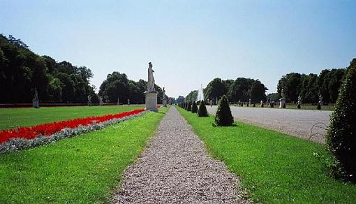 Vienna Castle Garden Trail-trailyahoo.jpg