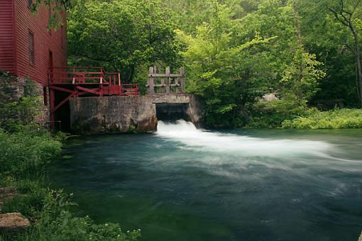 Missouri Springs-alley-springs-barn.jpg