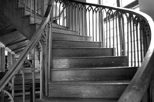 Staircase - Color or B&amp;W what works for you?-dsc_0132-1.jpg