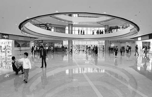 Shopping Mall-ifc069_jpg_bw_s.jpg