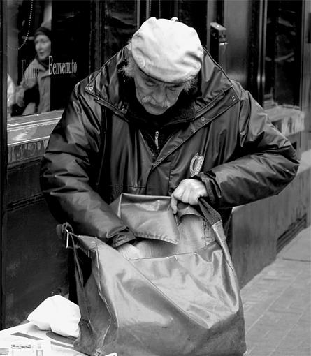 3 B&amp;W Urban/Street photos-bagman.jpg