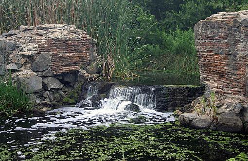 Water Over The Dam-7322a.jpg