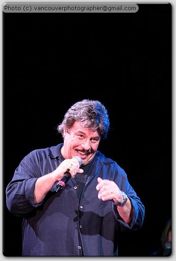 Tony Orlando concert shots-img_3000_800x600.jpg