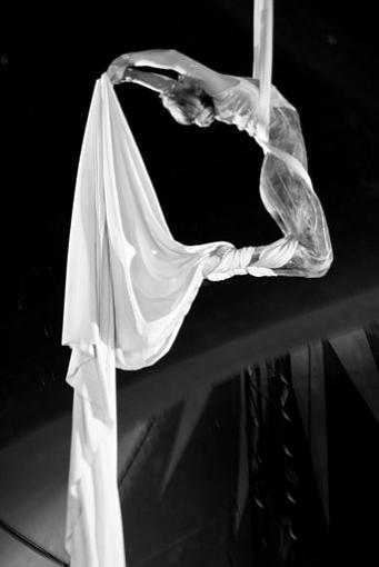 Dancing in the Air-clothtrapeze2.jpg