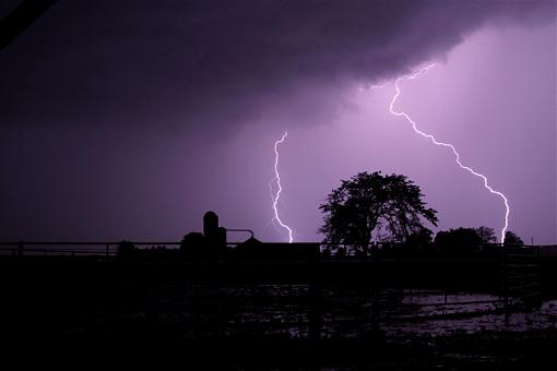 Lightning! very nice nice nice-pa278134crop.jpg