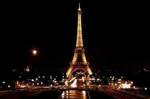 Retro shot &amp; Eiffel full ligh-effel-tower-b-n-w-copy.jpg