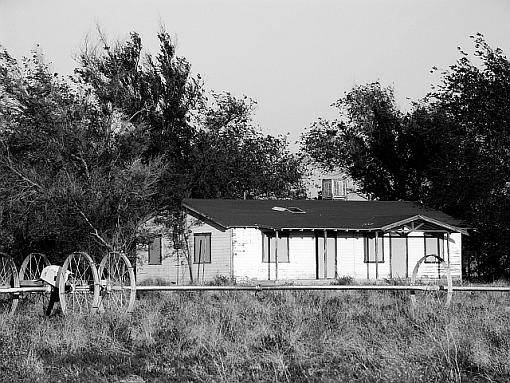 Please critique-ranch-house2-b-w-640.jpg