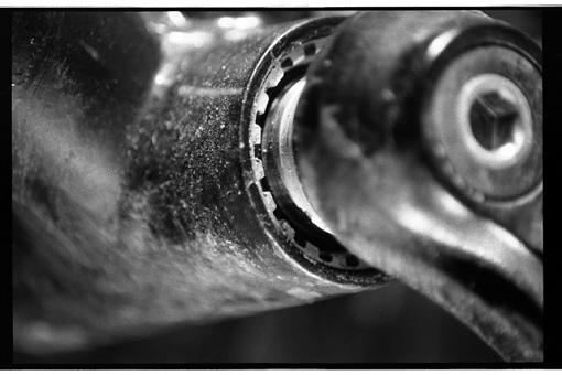 B+W Bottom Bracket-bottom-bracket.jpg