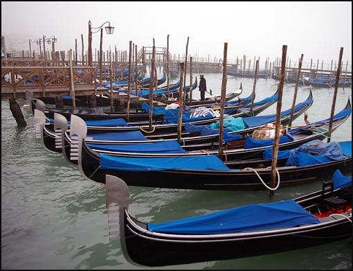 Venice - a second set of photos-gondola-park-tiny.jpg