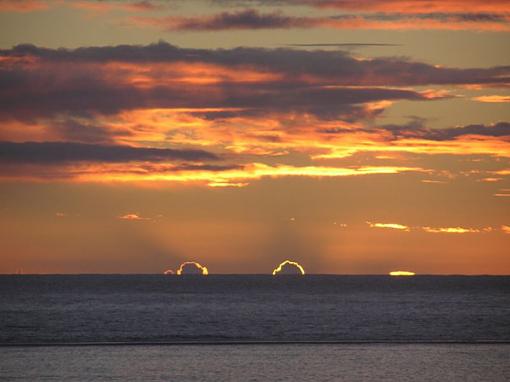 Sunsets - Tahiti-25small_sunset_at_sea.jpg