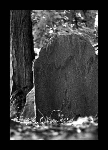 graveyard series in b&amp;w - photo #2-tombstone1_lvls_crp_bw_lvls_ctst_unsharp_lowres.jpg