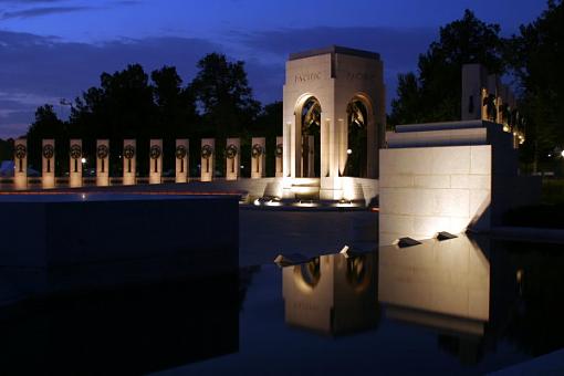 WW2 Memorial Night Views-02.jpg