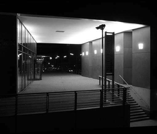 Hamburg office building entrance by night-hamburg-nachts.jpg