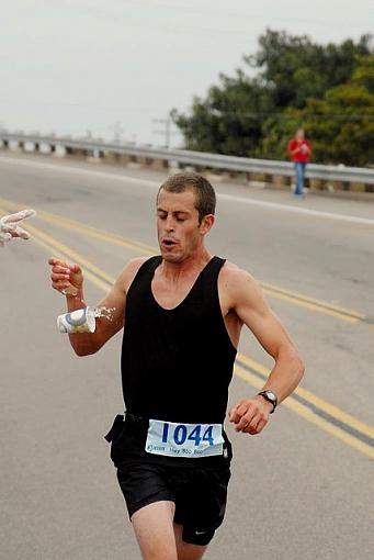 Rock N Roll Marathon (Water Station Blues)-dsc_0190_640.jpg