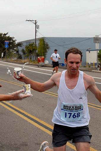 Rock N Roll Marathon (Water Station Blues)-dsc_0227_640.jpg