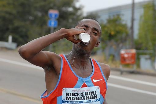 Rock N Roll Marathon (Water Station Blues)-dsc_0092_640.jpg