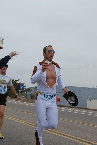 Rock N Roll Marathon (Water Station Blues)-dsc_0209_640.jpg