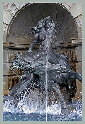 Equss-statue640.jpg