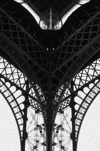 homeless in paris-eiffel.jpg