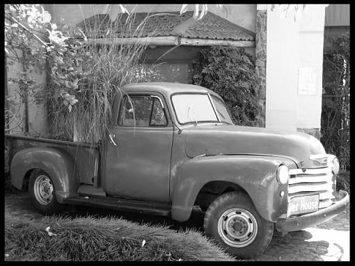 Old chevy-chev1.jpg