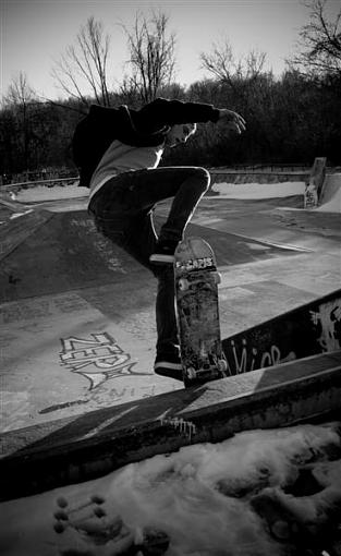 skaters in B&amp;W-bwskater-0206-medium-.jpg