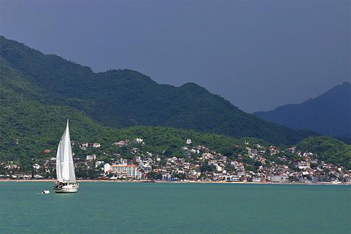 Puerto Vallarta-puerto_sailboat_hazy_a.jpg