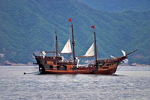 Puerto Vallarta-pirate_ship_a.jpg