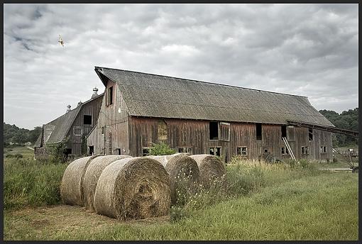 Hay Bales and Barns-20080626-7227-180.jpg