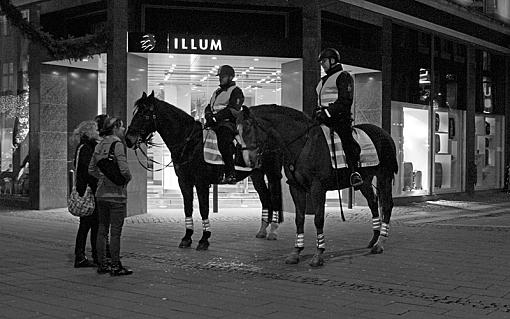 Mounted police-dsc04139monopr.jpg