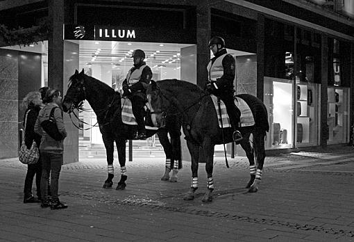 Mounted police-dsc04139monopr2.jpg