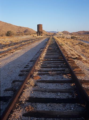 Tracks-anzaborregorailroad2_may2009_px800.jpg