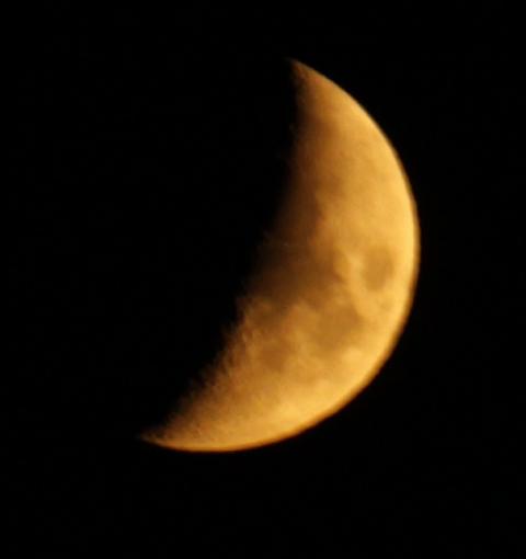 How to improve this photo of the moon?-img_0150-cropped.jpg