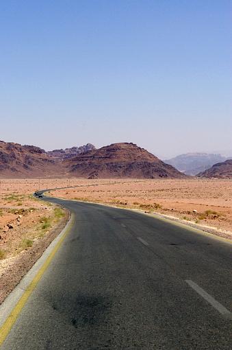 The road through Wadi Rum-imgp2135-smaller.jpg