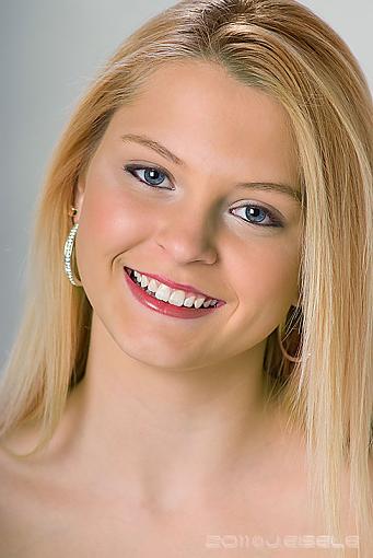 Simple headshot-1_dsf8389web.jpg