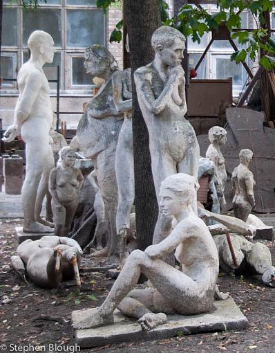 surplus statuary-budapest-statues-alt2.jpg