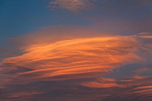 Simple cloudscape-bright-lenticular-3.jpg