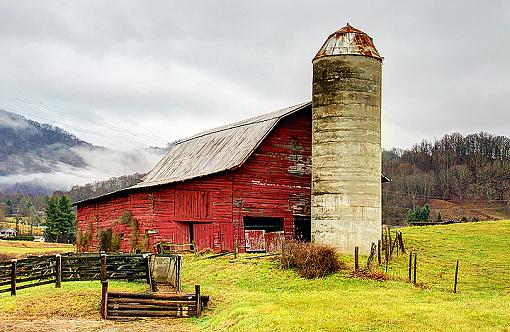 Barn In The Smokieshttp://i17.photobucket.com/albums/b75/newmarq/Barn-1-a_zps3cffc346-barn-1-a_zps3cffc346.jpg