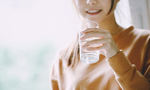 How to &quot;drink water&quot; at the right time Help with excretion - kidney health-ahr0chm6ly9zlmlzyw5vb2suy29tl2hllzavdwqvns8ynjixny9kcmlua2luzy13yxrlci5qcgc%3D.jpg