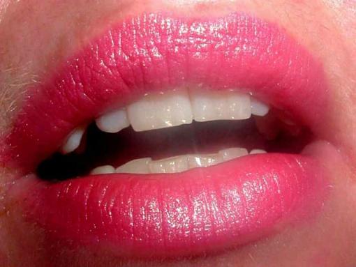 Red hot lips-hot-lips.jpg