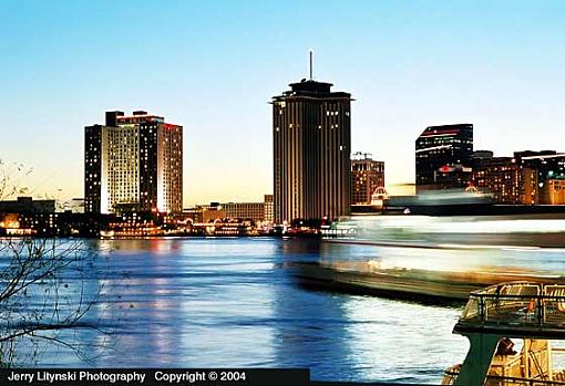 On the Mississippi River-011_u_26-crop_n8008s_28-75mm_su400_21feb04_skyline-night-u560c.jpg