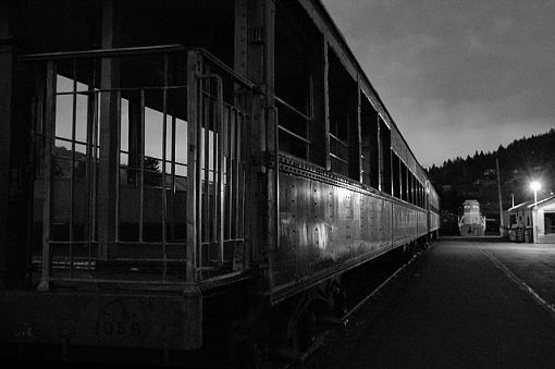 OCTOBER Photo Project: &quot;The Night&quot;-dsc_6722nitetrain_small.jpg