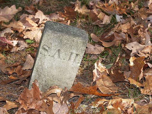 ...November Photo Project: The Cemetery...-nov-5-2005-sm-headstone-026.jpg