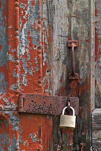 April Photo Project: RED-red-shack-2-04-15-06.jpg