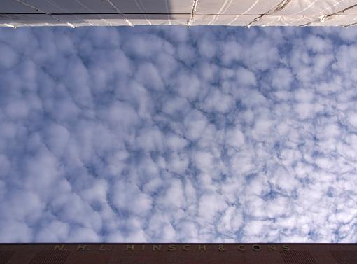 October Photo Project: Look Up-speicherstadt-sky-640-breit.jpg