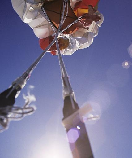 Skydiving shots-parachutetwist1_px640.jpg